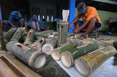 PEMBUATAN ALAT KOMUNIKASI TRADISIONAL KENTONGAN