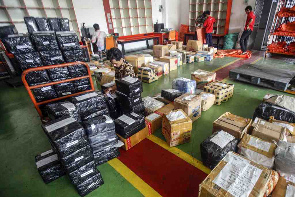 PENGIRIMAN PAKET POS MENINGKAT
