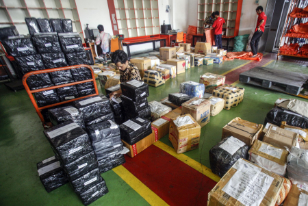 PENGIRIMAN PAKET POS MENINGKAT