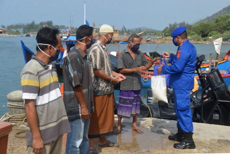 PENYALURAN SEMBAKO UNTUK WARGA PULAU TERLUAR ACEH
