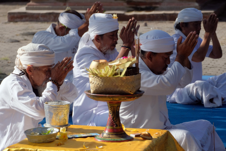 PERSEMBAHYANGAN UNTUK HILANGNYA WABAH COVID-19