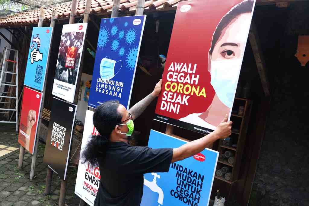 POSTER EDUKASI LAWAN CORONA
