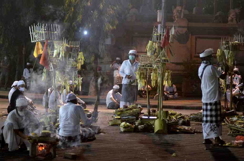 RITUAL MEMOHON HILANGNYA WABAH COVID-19
