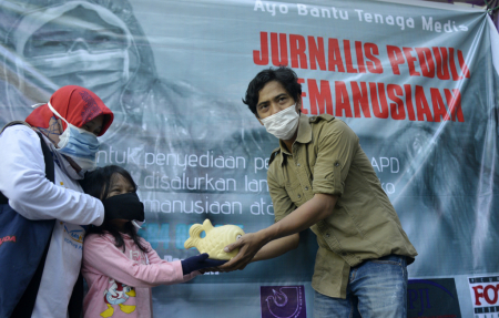 SUMBANGAN UANG CELENGAN UNTUK APD TIM MEDIS