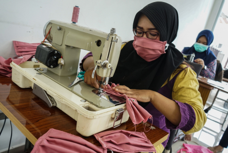 UKM PRODUKSI MASKER KAIN GRATIS 