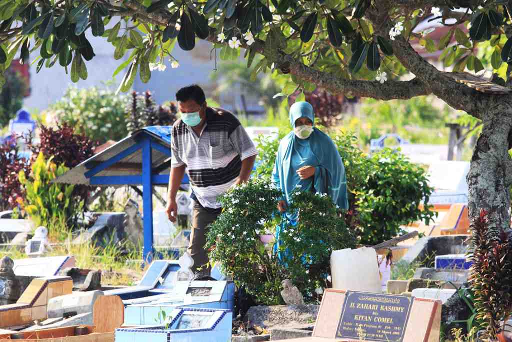 ZIARAH MAKAM MENJELANG BULAN RAMADHAN