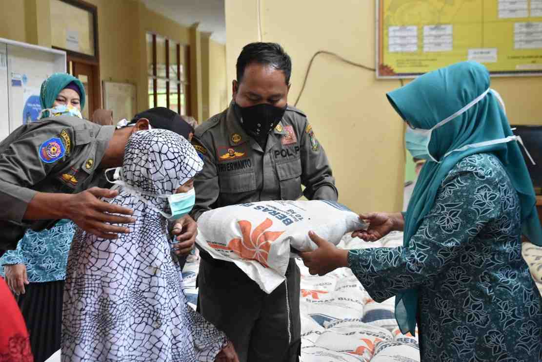 BANTUAN BERAS UNTUK KAUM DHUAFA
