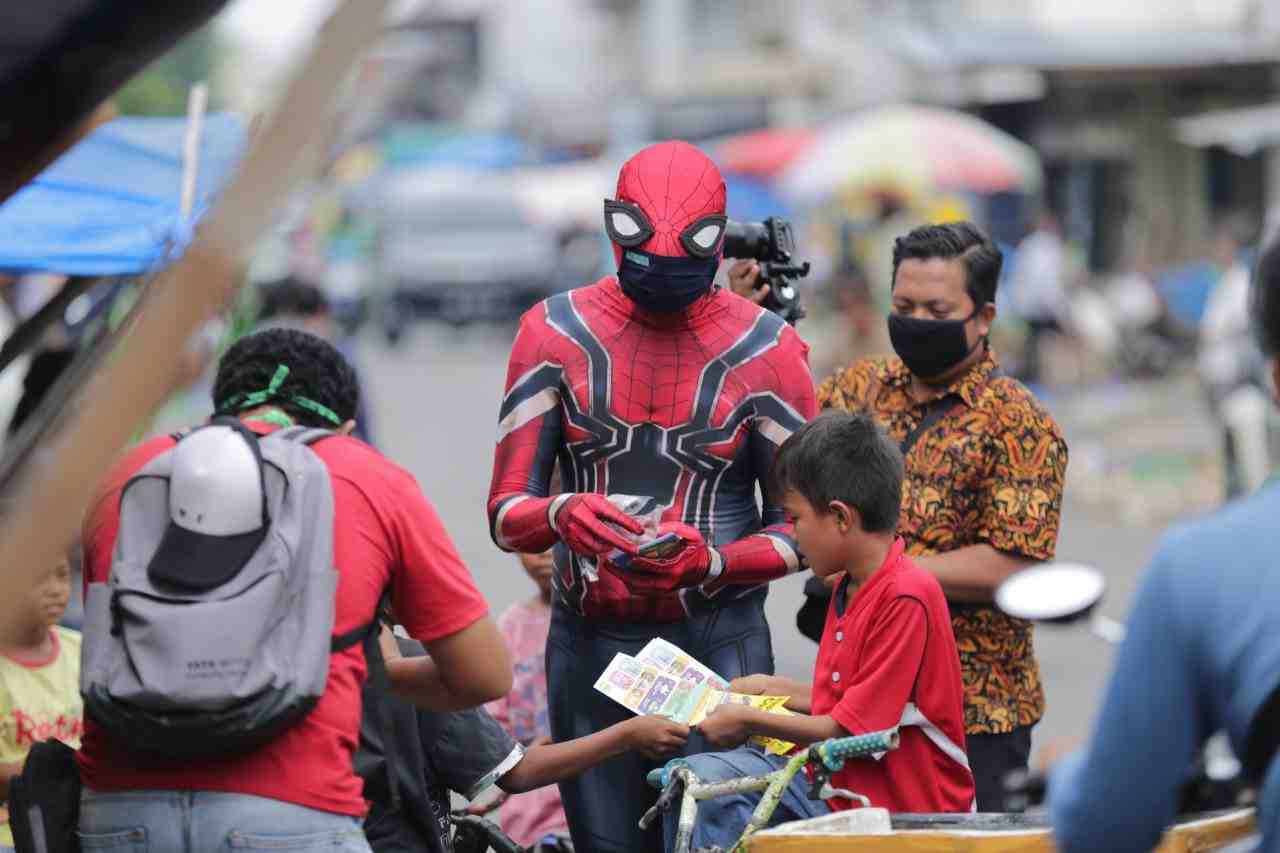 SPIDERMEN BAGI MASKER KE ANAK ANAK