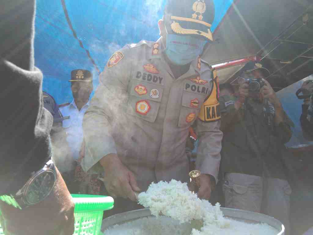 MEMASAK NASI