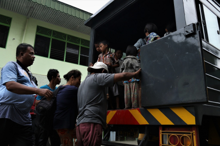 EVAKUASI WARGA TERDAMPAK BANJIR