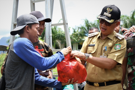 SERAHKAN BANTUAN MAKANAN