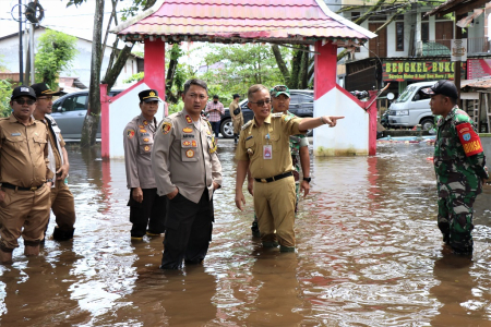 TINJAU BANJIR di SINGKAWANG