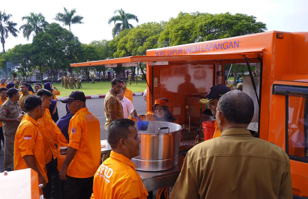 MENCOBA DAPUR UMUM BNPB 