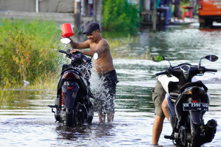 CUCI MOTOR DI GENANGAN AIR