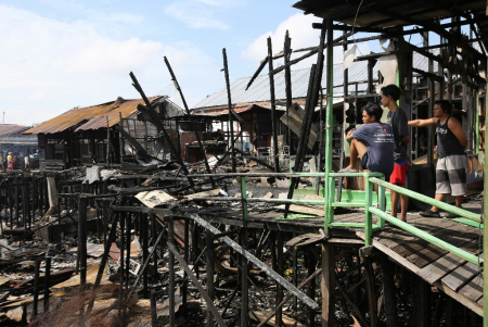 MELIHAT PUING-PUING BANGUNAN TERBAKAR