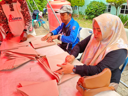 SIAPKAN PEMBUNGKUS NASI