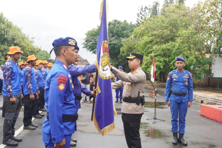 KUKUHKAN SAT ARNAVAT SATPOLAIRUD BATANG