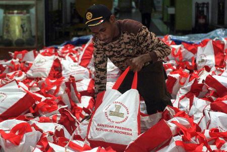 PAKET BANTUAN PRESIDEN UNTUK KORBAN GEMPA TIBA DI JAYAPURA