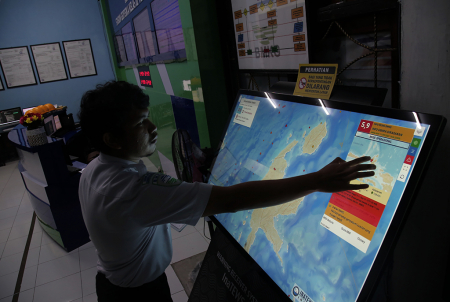 PANTAU LOKASI PUSAT GEMPA BUMI DI MALUKU UTARA