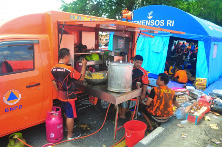 DAPUR UMUM KORBAN BANJIR DEMAK
