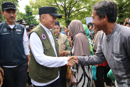 MENYAPA WARGA TERDAMPAK BANJIR