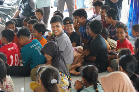DUKUNGAN MENGGURAI SENYUM ANAK PIDIE JAYA