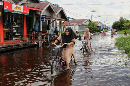 BERSEPEDA LINTASI GENANGAN AIR 