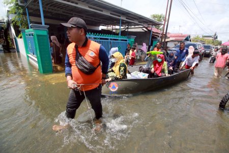 BANTU KORBAN BANJIR