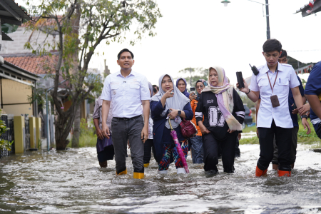 PANTAU BANJIR DI PERMUKIMAN WARGA