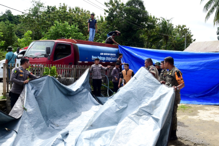 DIRIKAN TENDA IDENTIFIKASI JENAZAH