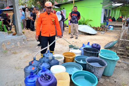 DISTRIBUSI AIR BERSIH DI BONGOHULAWA