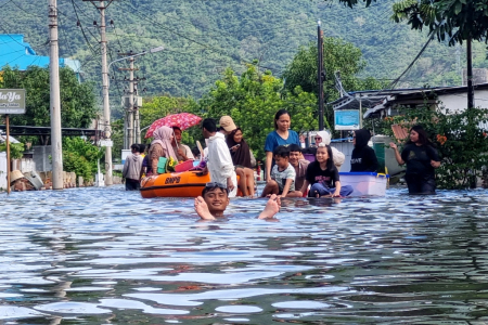 EVAKUASI KORBAN BANJIR