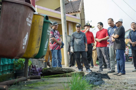 BERSIHKAN LINGKUNGAN