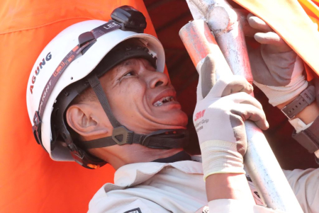LOMBA PASANG  TENDA