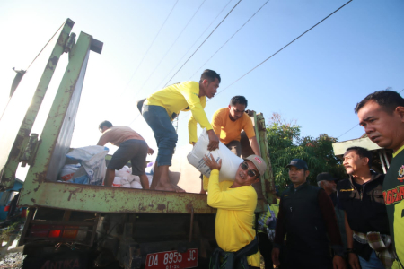 BAGIKAN BANTUAN BERAS