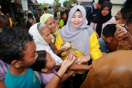 KUNJUNGI KORBAN BANJIR