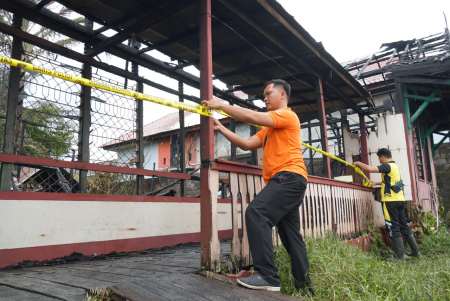 PASANG POLICE LINE