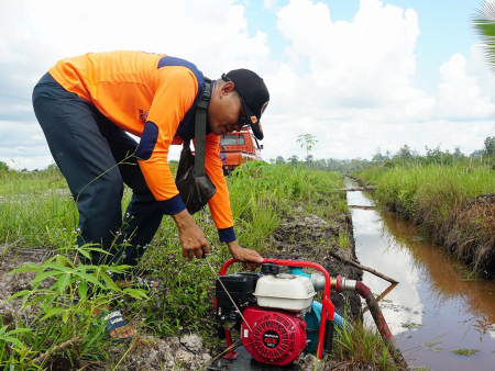 NYALAKAN MESIN POMPA AIR