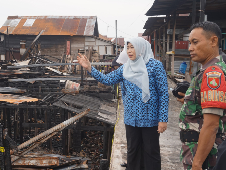 TINJAU LOKASI KEBAKARAN