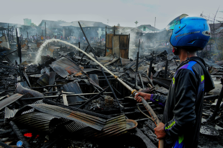 PADAMKAN KEBAKARAN PEMUKIMAN