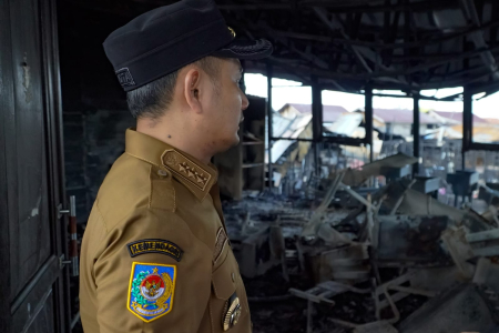 LIHAT PUING BANGUNAN SEKOLAH TERBAKAR