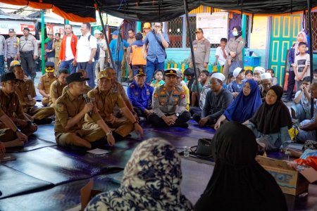DIALOG DENGAN WARGA TERDAMPAK KEBAKARAN 