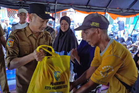 SERAHKAN BANTUAN PAKET SEMBAKO 