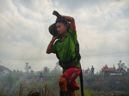 KARHUTLA DI KELURAHAN PETUK KATIMPUN