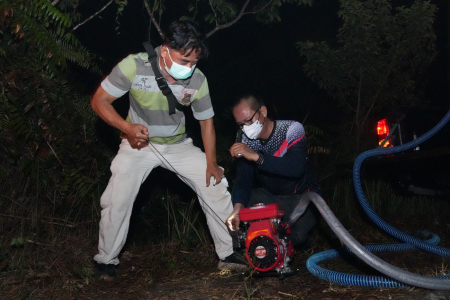 NYALAKAN MESIN POMPA AIR