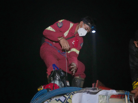 NYALAKAN MESIN POMPA AIR