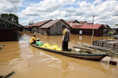 BANTUAN WARGA TERDAMPAK BANJIR