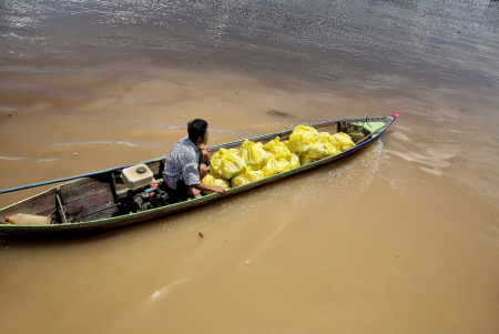BANTUAN SEMBAKO WARGA TERDAMPAK BANJIR
