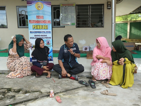 MEMBERIKAN DUKUNGAN dan PENDAMPINGAN PSIKOSOSIAL WARGA TERDAMPAK BANJIR 