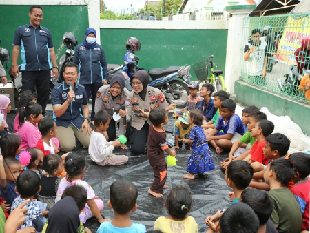 MEMBERIKAN LAYANAN PSIKOSOSIAL dan TRAUMA HEALING 